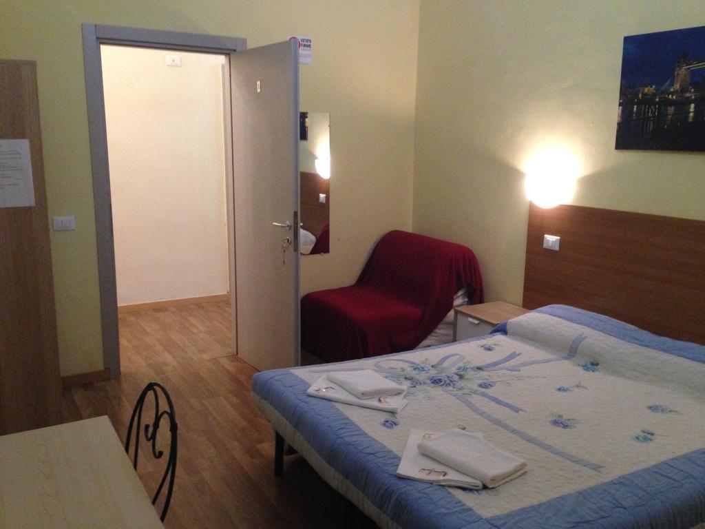 Le Charme House 2 Bed & Breakfast Рим Екстериор снимка