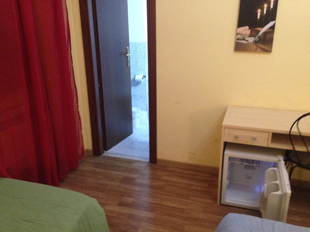Le Charme House 2 Bed & Breakfast Рим Екстериор снимка
