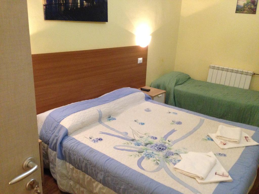 Le Charme House 2 Bed & Breakfast Рим Екстериор снимка