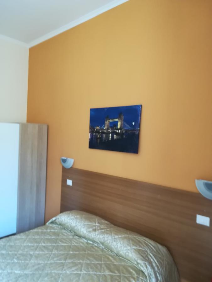 Le Charme House 2 Bed & Breakfast Рим Екстериор снимка